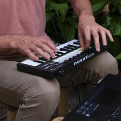 Launchkey Mini MK3 Midi Klavye - 4